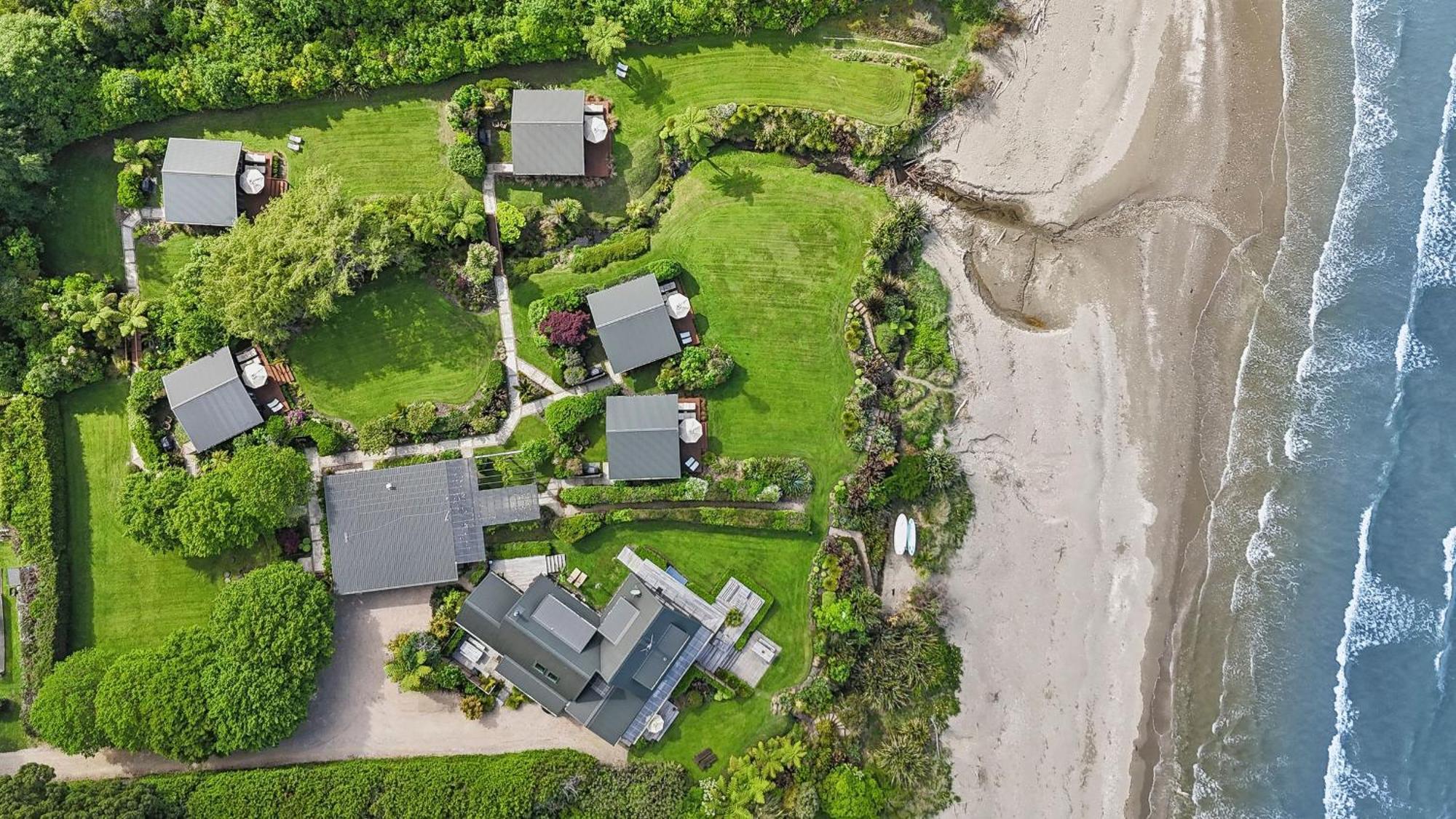 Adrift In Golden Bay- Absolute Beachfront Villas (Adults Only) Collingwood Exterior foto