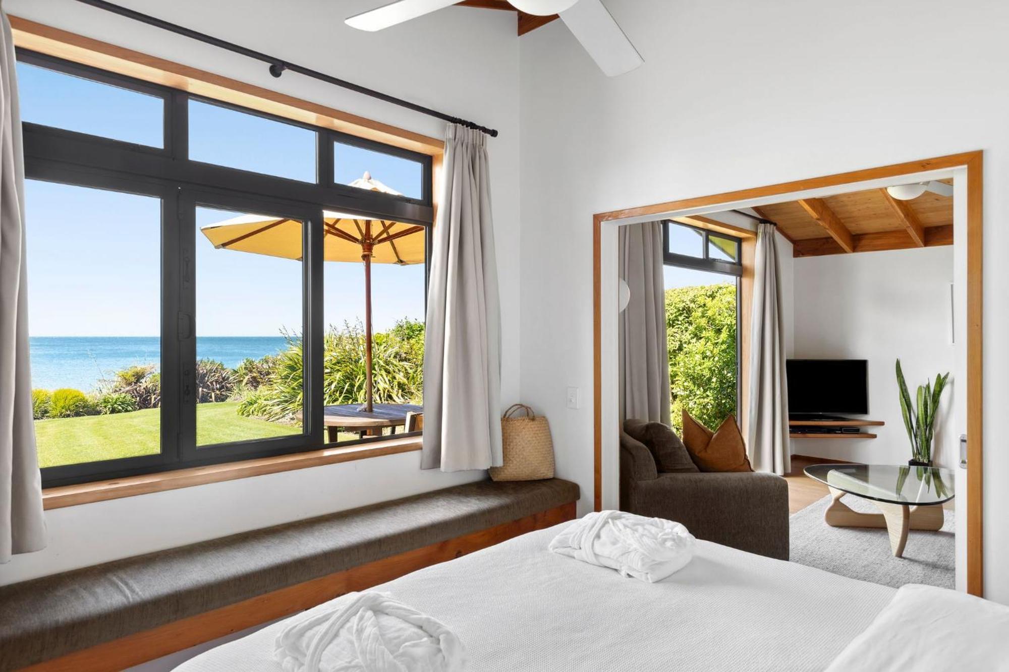 Adrift In Golden Bay- Absolute Beachfront Villas (Adults Only) Collingwood Exterior foto